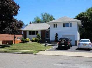 3 Westminster Rd, Syosset, NY 11791