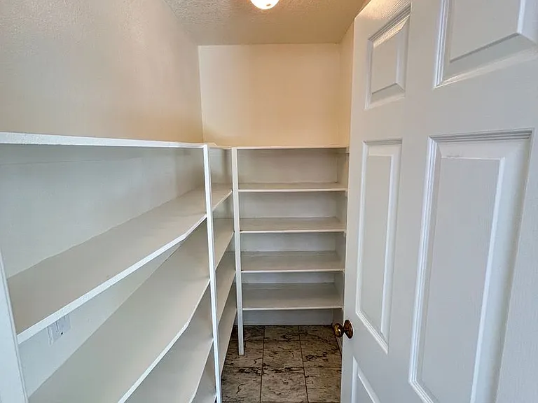 8132 E Hillsdale Dr — Photo 43