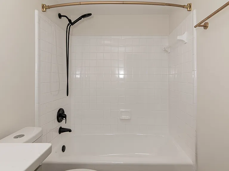 Meadow Brook Terrace — Photo 26