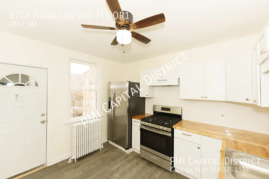 Charming 2-Beds/1 bath First-Floor Apartment with Stainless Steel Appliances, Washer/Dryer Hookup... — Photo 2