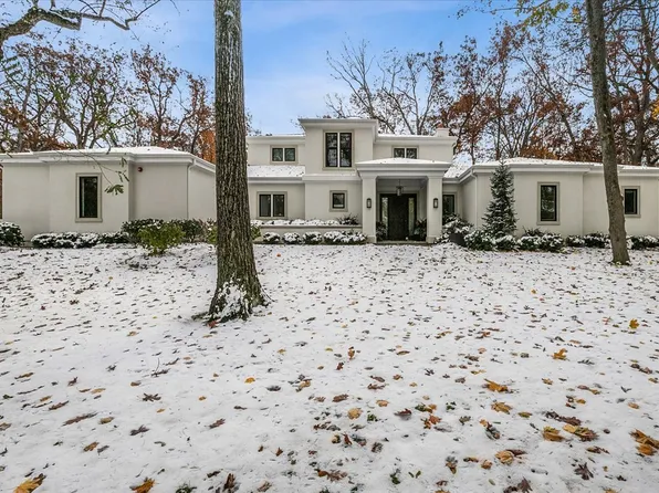 985 E Illinois Rd, Lake Forest, IL 60045