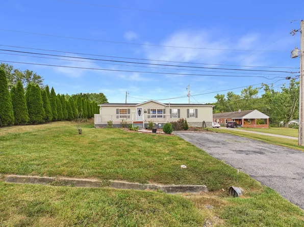 90 Jones St SE, Christiansburg, VA 24073