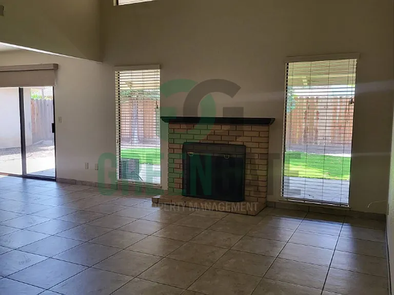 2428 Woodvale Dr — Photo 15