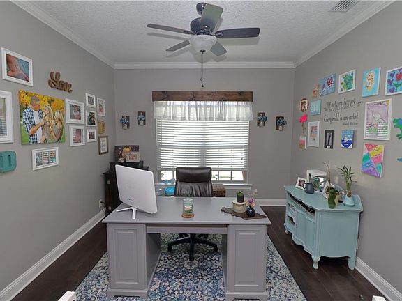 3rd image of 38 Millpond Cir