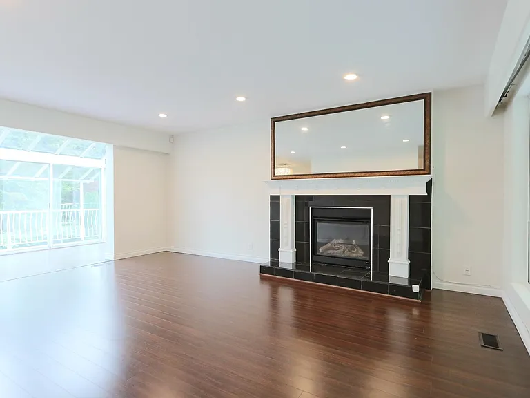 660 Kenwood Rd — Photo 3