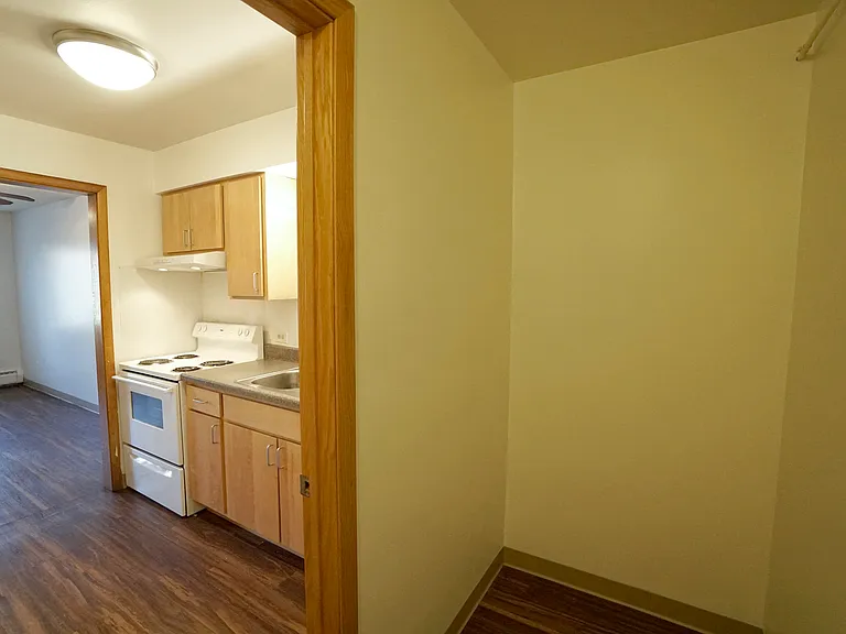 Rolling Hills Apartments — Photo 16