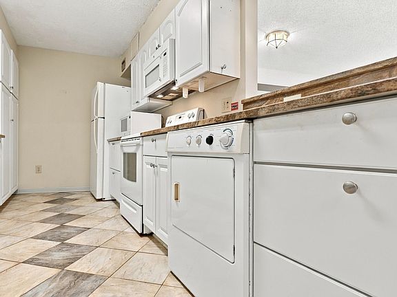 5th image of 400 20th Ave. N #604