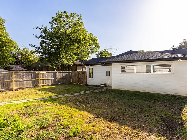 3313 8th Ave — Photo 31