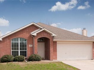 2644 Carmen Dr, Grand Prairie, TX 75052