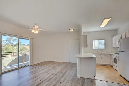 2291 W Horizon Ridge Pkwy #8243 Photo 1