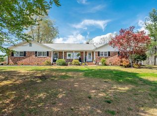 385 Loop Rd, Campobello, SC 29322