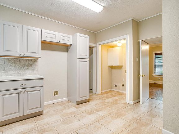 Kitchen cabinets, granite, appliances installed 2023