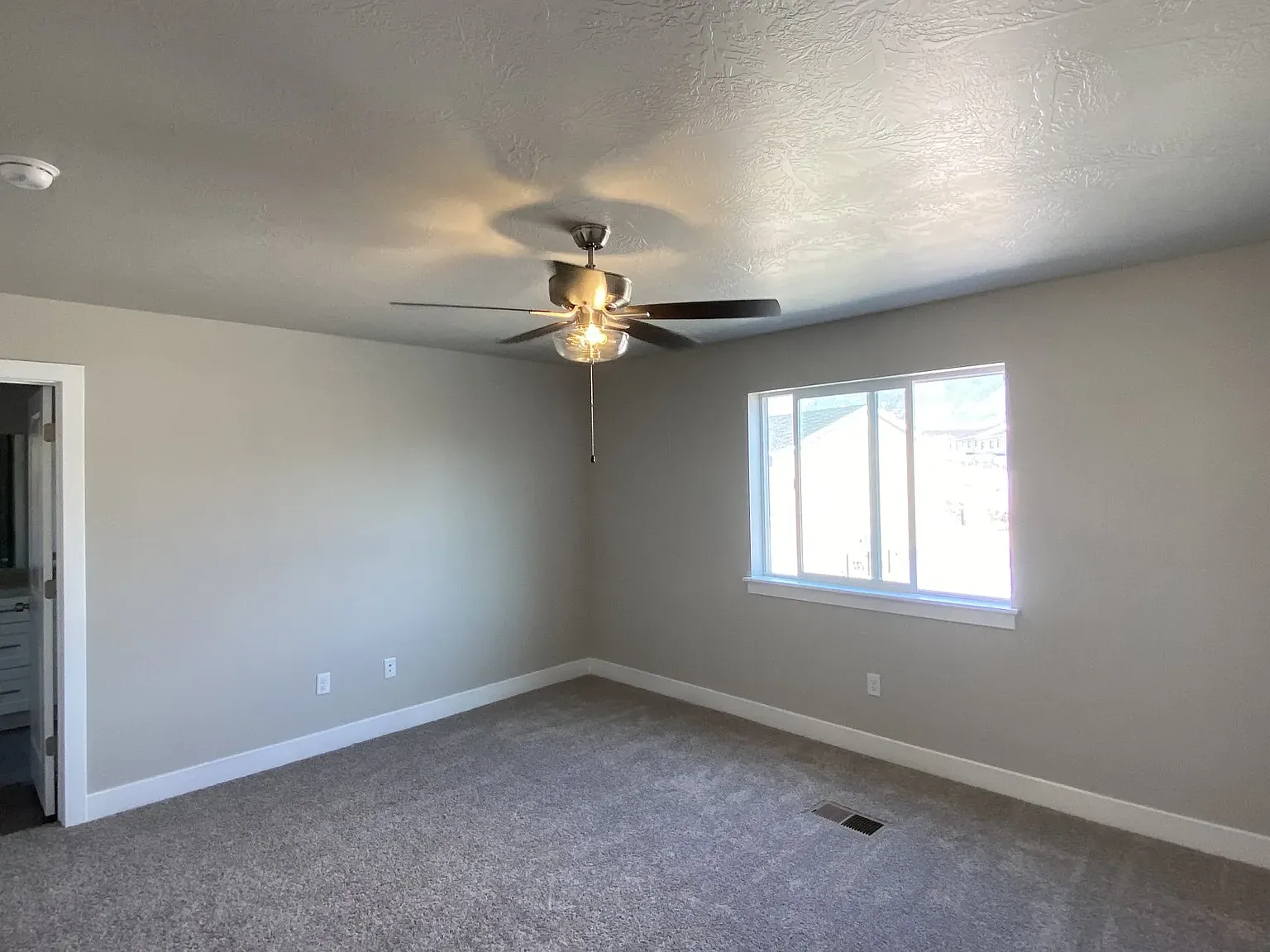 E322 - Cedar Bend — Photo 2