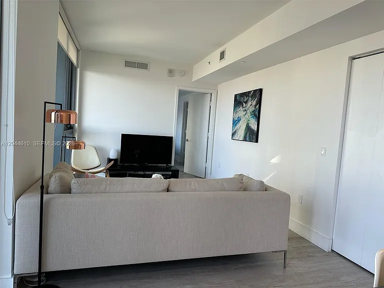 121 NE 34th St #1915 — Photo 14