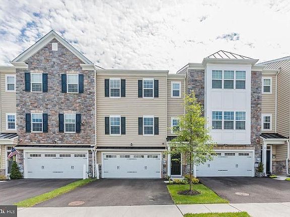 2nd image of 46 Kaila Ct