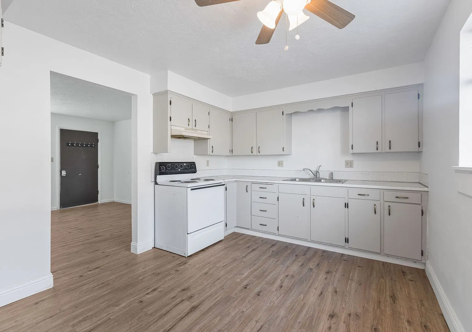 2 Bed 1 Bath Apartment with Garage in Idaho Falls — Photo 3