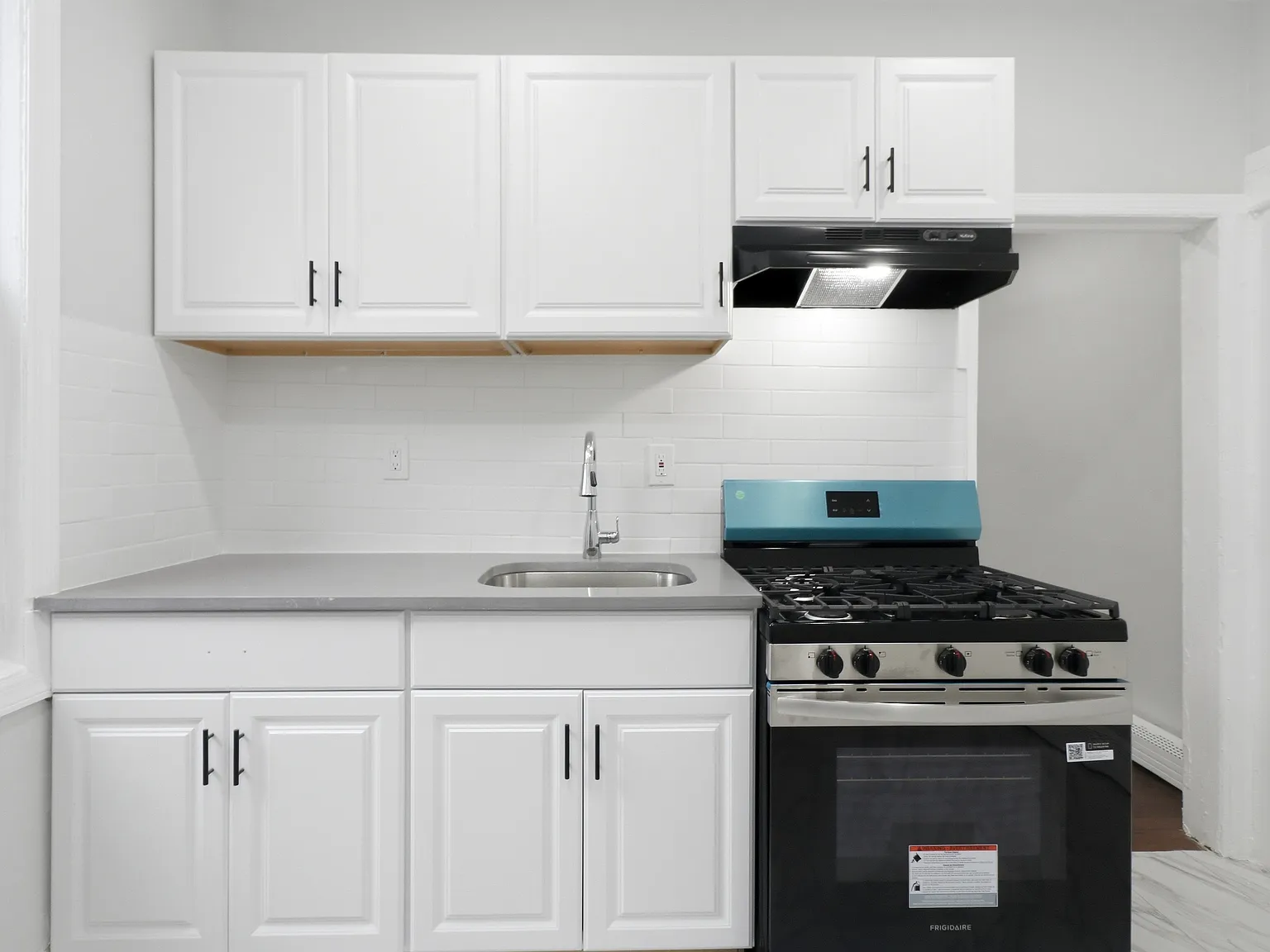 1 bed, 425 sqft, $1,750 — Photo 2