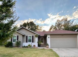 5323 S Hutchinson Ct, Battlefield, MO 65619