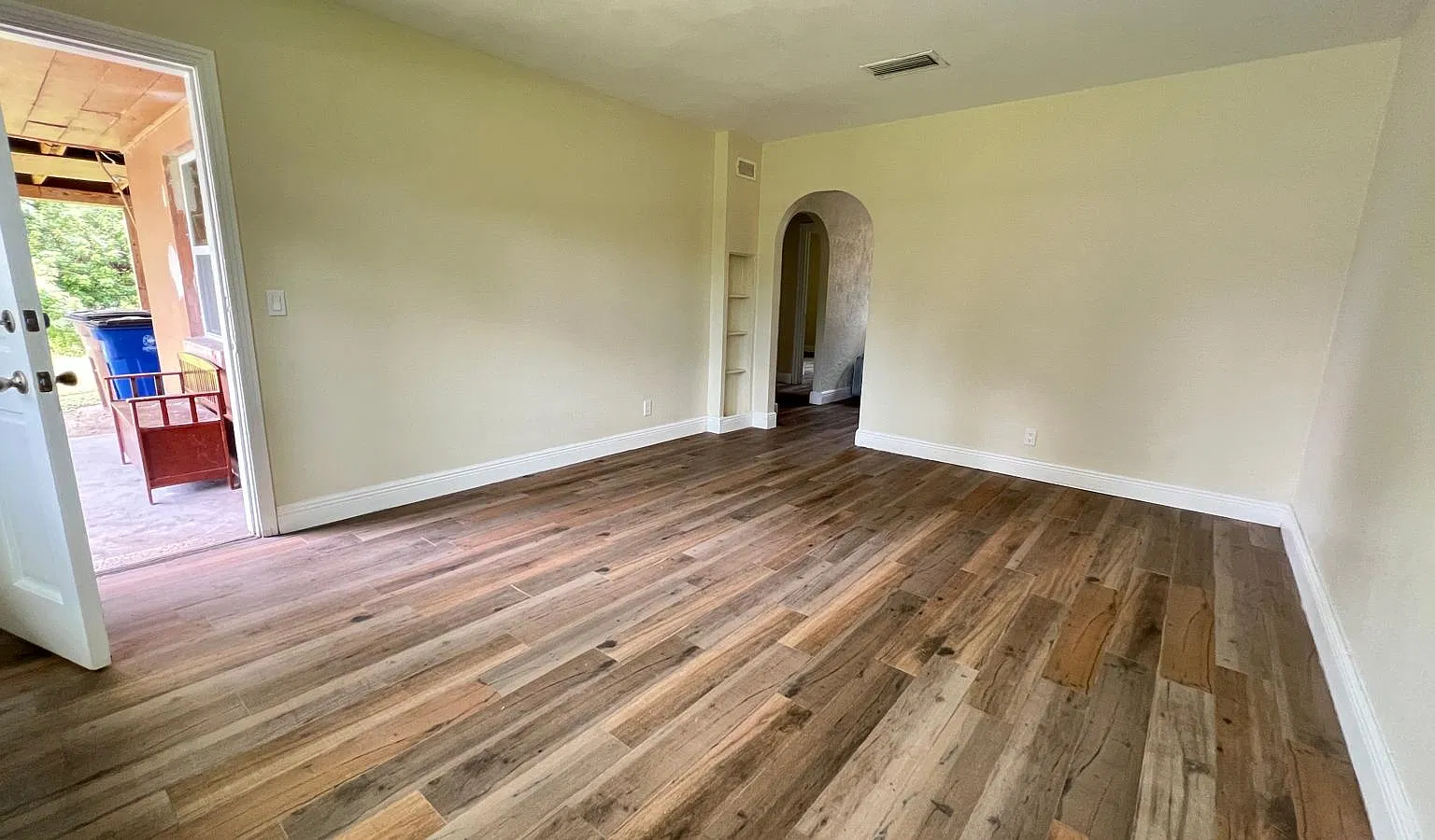2 bed, 900 sqft, $1,200 — Photo 2