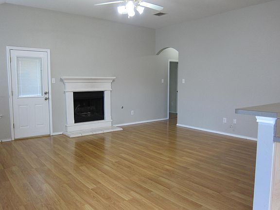 4th image of 102 Hideaway Ct