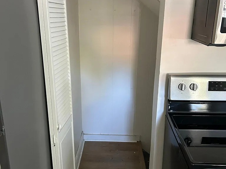 1004 Woodward Ave — Photo 14