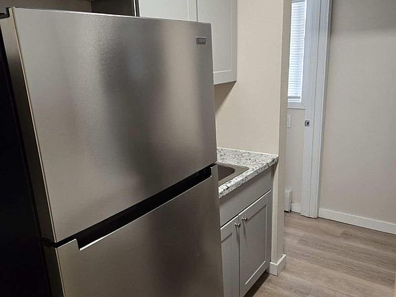 3rd image of 3132 Richmond Ave APT 4