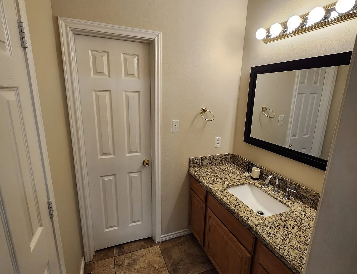 3 bed, 1278 sqft, $700 — Photo 3