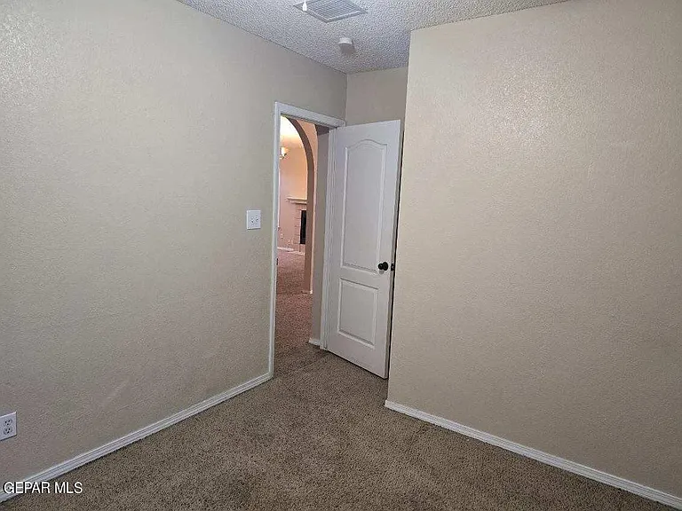 12105 Castle View Way — Photo 13