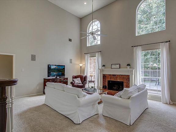 18-FamilyRoom.jpg