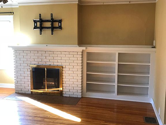 2nd image of 3707 N Normandie St