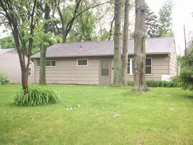 1111 Riverton Dr — Photo 2