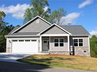177 Falling Creek Dr, Statesville, NC 28625