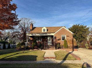 211 E Maujer St, Valley Stream, NY 11580