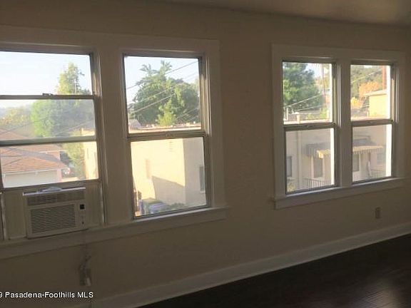 4th image of 2337 Langdale Ave #2341