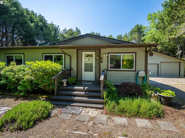 4796 Treewood Dr, Florence, OR 97439