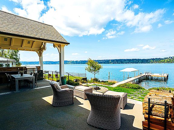 2nd image of 207 E Lake Sammamish Shore Ln NE