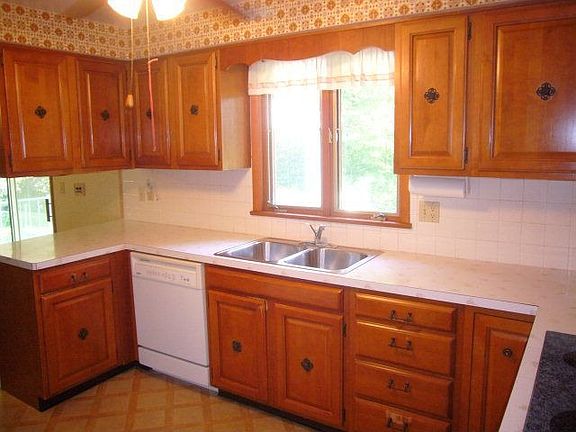 2nd image of 1494 Silver Ln