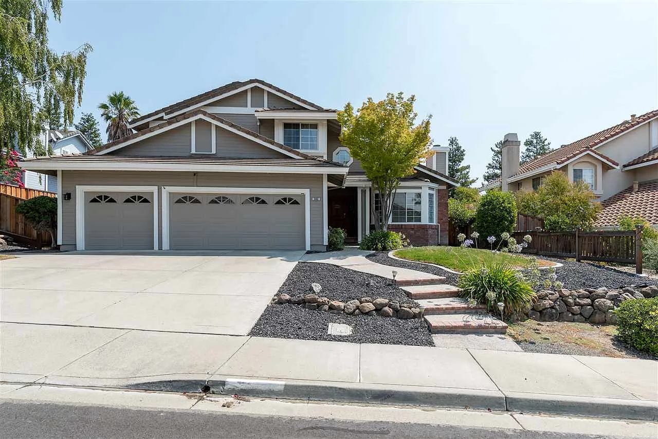 545 Sheridan Cir photo 1