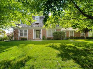 10300 Wenonga Ln, Leawood, KS 66206