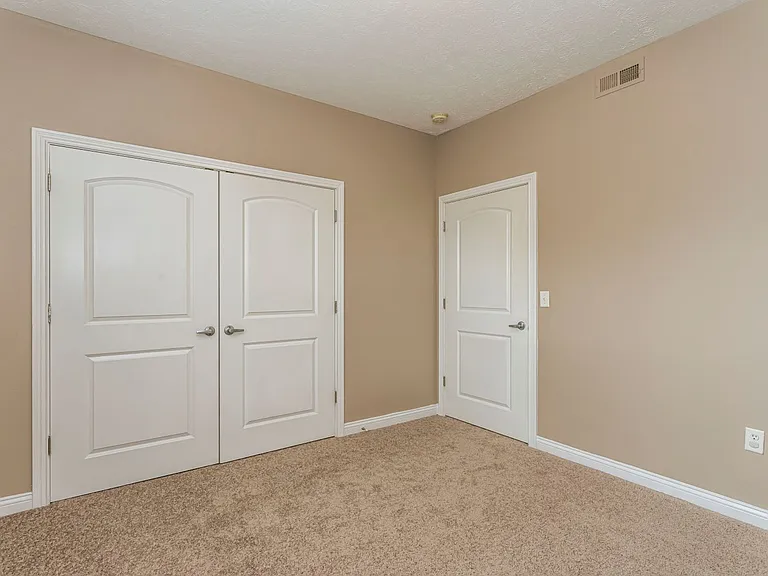 Greenbrier Apartments — Photo 58