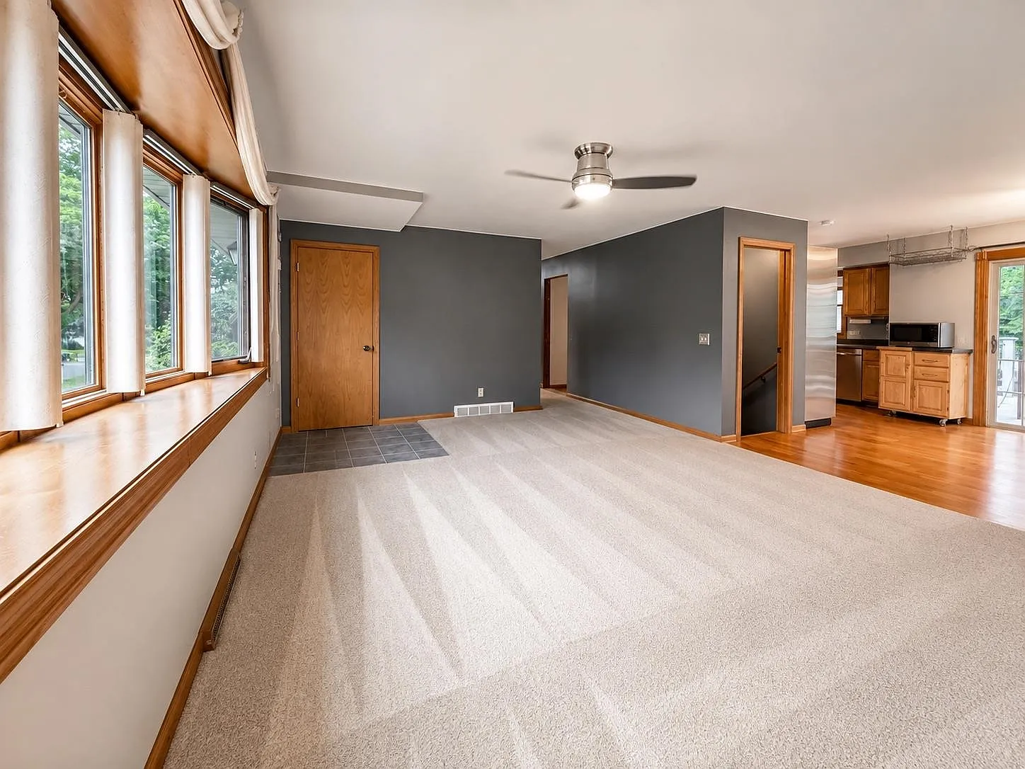 3 bed, 1.0 bath, 1700 sqft, $2,400 — Photo 4