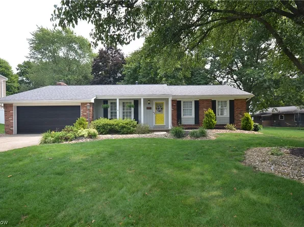 205 High Point Cir, Tallmadge, OH 44278