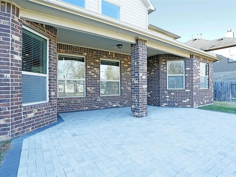 9702 Massanutten Ln — Photo 3
