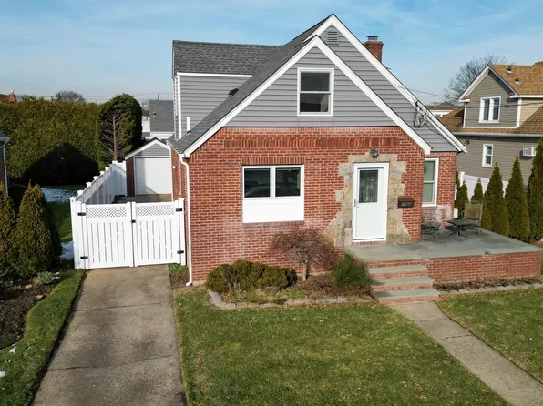 1066 Russell Street, Franklin Square, NY 11010