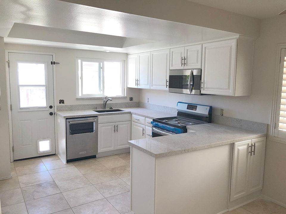 Brand new kitchen with new appliances (including gas range)