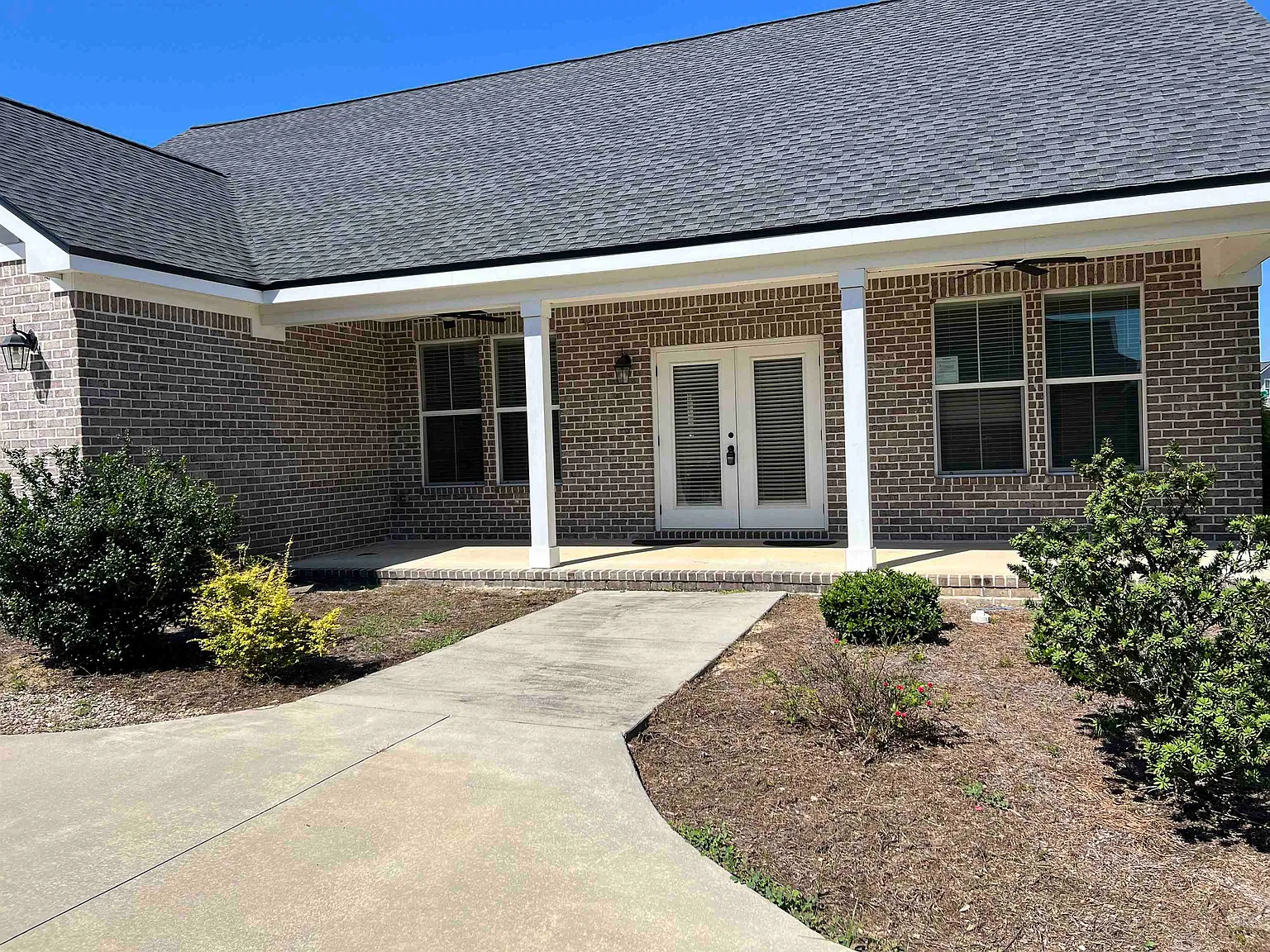 3 bed, 2079 sqft, $2,350 — Photo 2