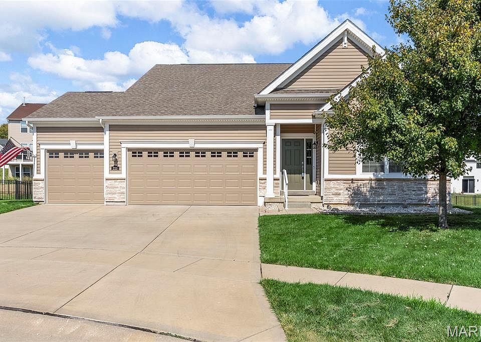 1st image of 223 Montrose Ct
