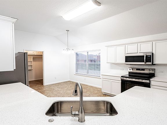 3rd image of 2819 Arabian Ln