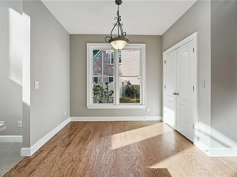 230 Brookeivey Ln — Photo 6