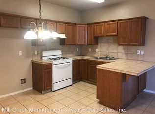 935 S Fulgham St, Visalia, CA 93277